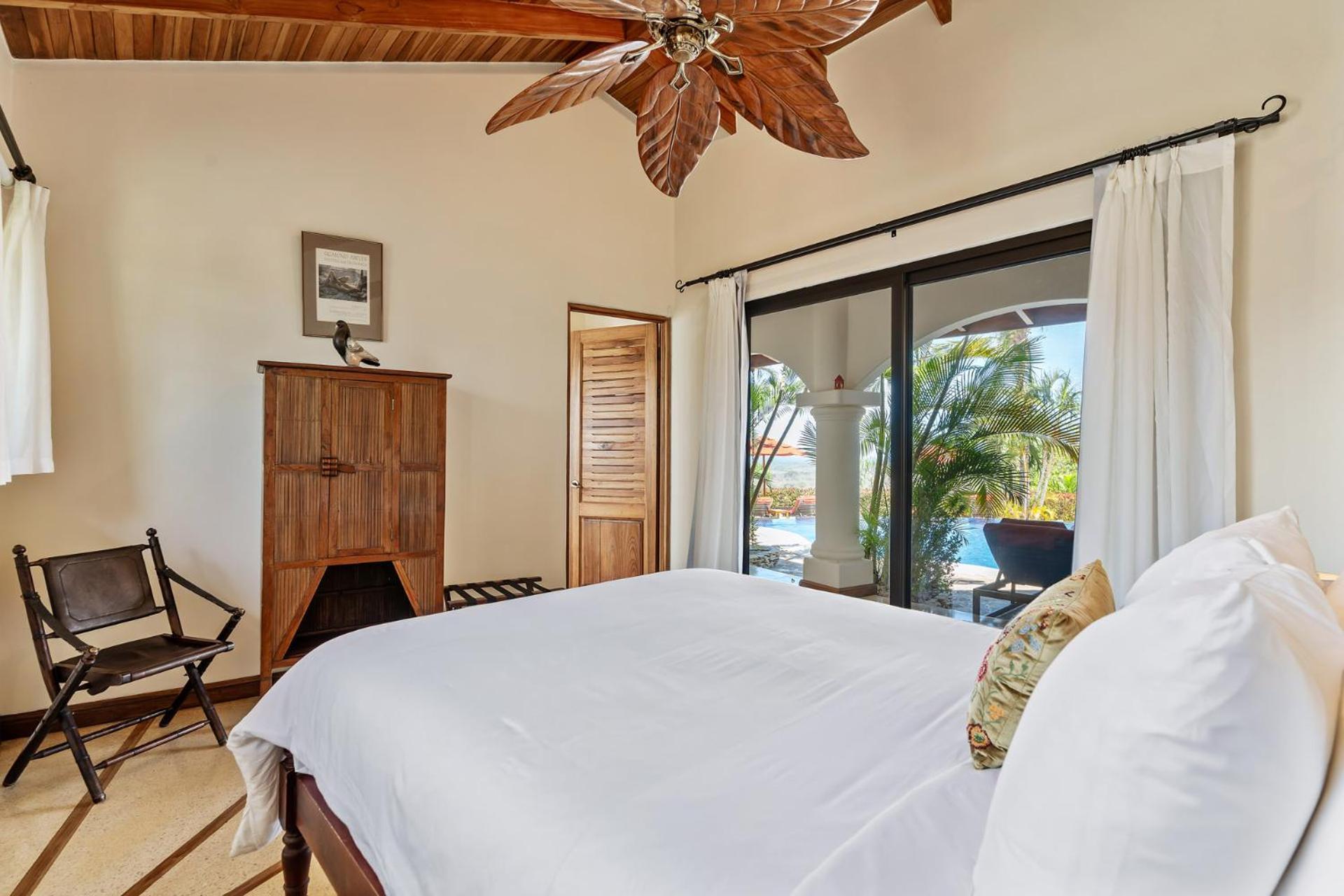 Habitación con vistas a la piscina - 1 cama grande